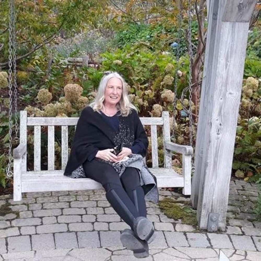 Meet your Posher, Claudia